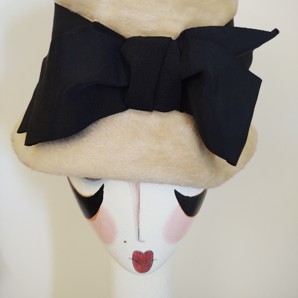 La Vienne •Made in Austria• Faux-Fur Bow-Front HaT~ Vintage, Cream+ Black